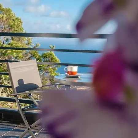 Guestready - One Happy In Machico Feriehus Santa Cruz (Madeira)