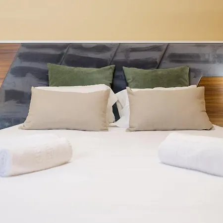 Guestready - One Happy In Machico Pensión *